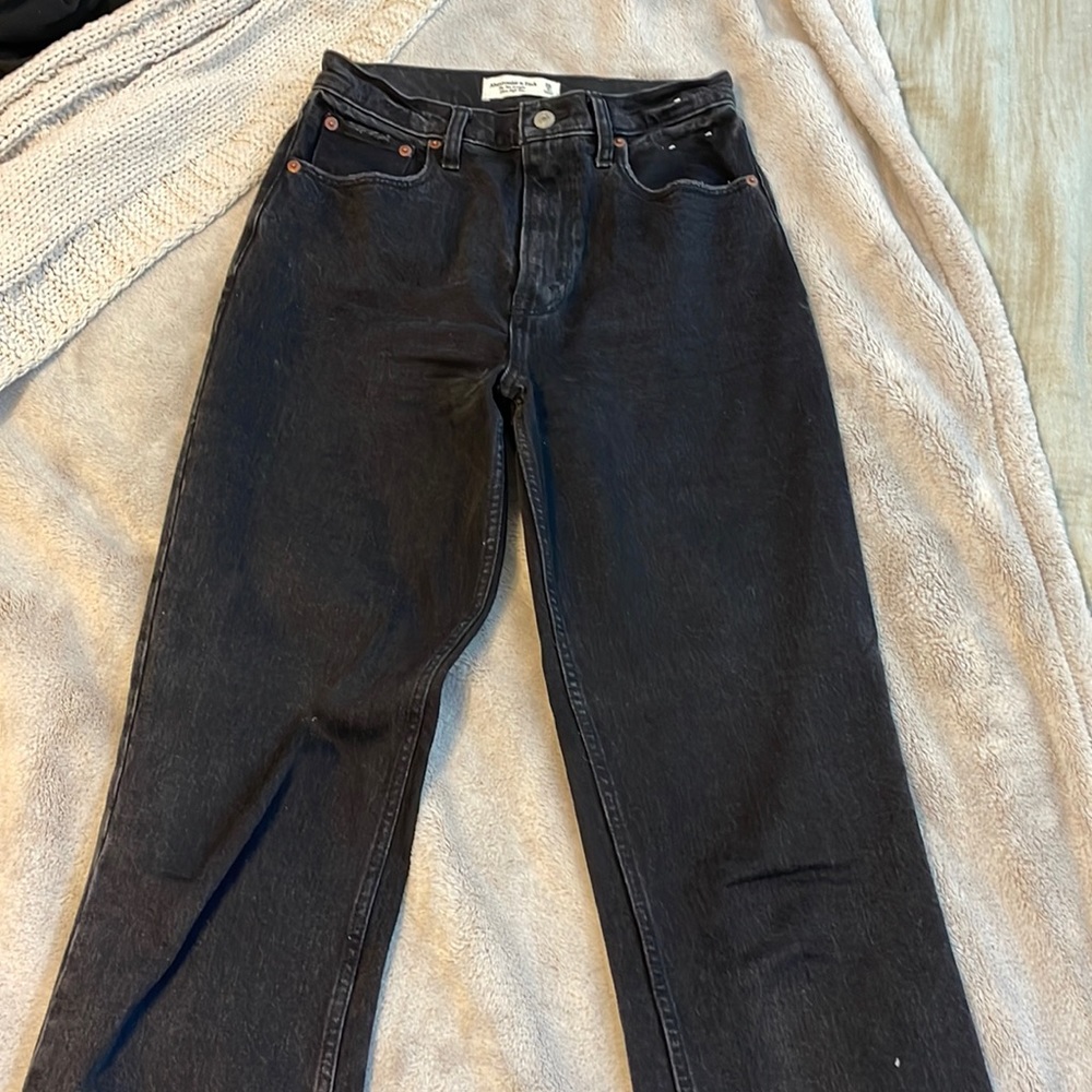 Black Abercrombie 90s high rise straight jean.